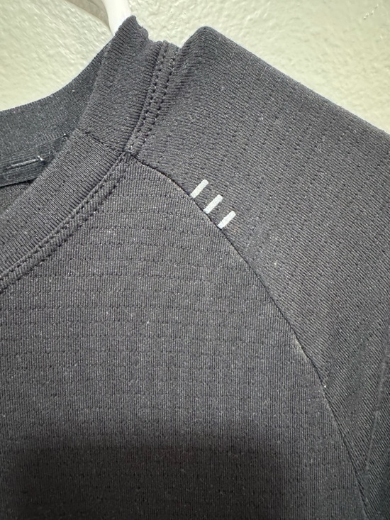 Lululemon License To Train Short Sleeve Shirt in Black Size Small - Picture 3 of 5